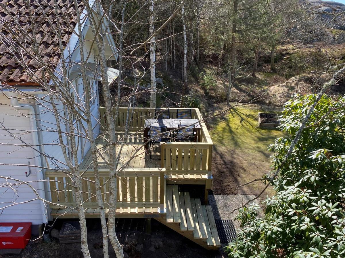 Stuga I Naturskoent Omrade Pa Vaestra Tjoern Saby Bagian luar foto