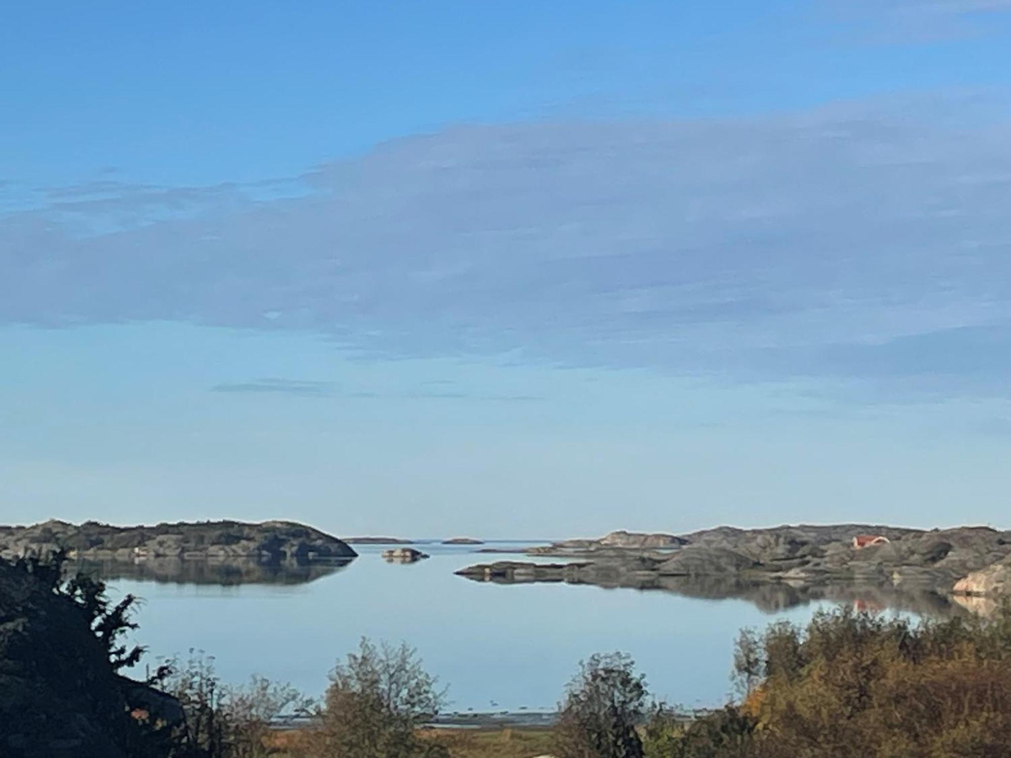 Stuga I Naturskoent Omrade Pa Vaestra Tjoern Saby Bagian luar foto