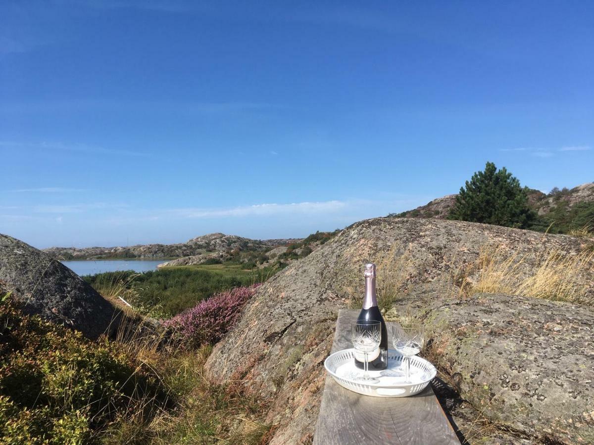 Stuga I Naturskoent Omrade Pa Vaestra Tjoern Saby Bagian luar foto